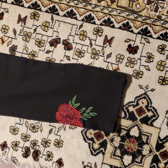 Distressed jeans - Picture 10 of 13